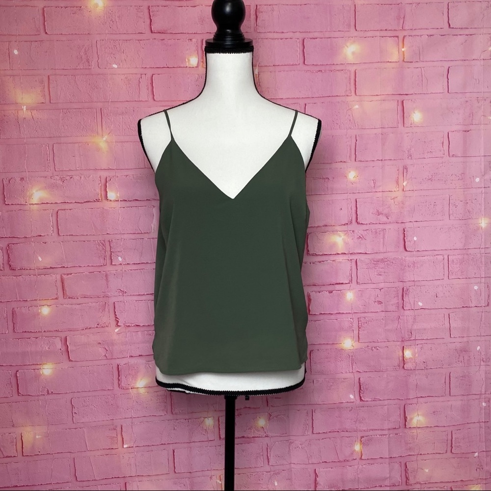 Forever 21 V neck camisole women size Medium